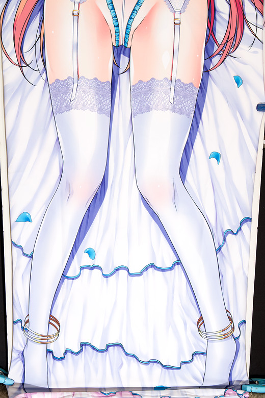 Suzuka Takasaki dakimakura