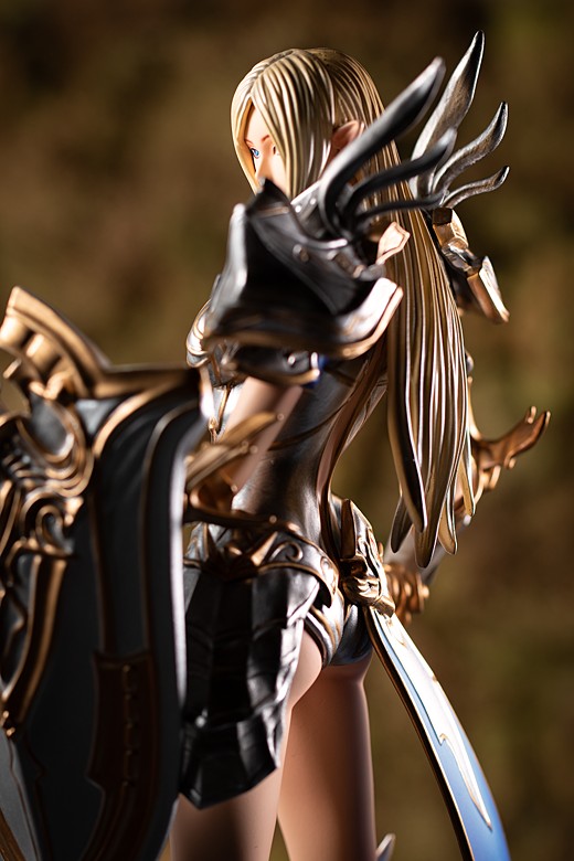 Charlize from Lineage II: Revolution