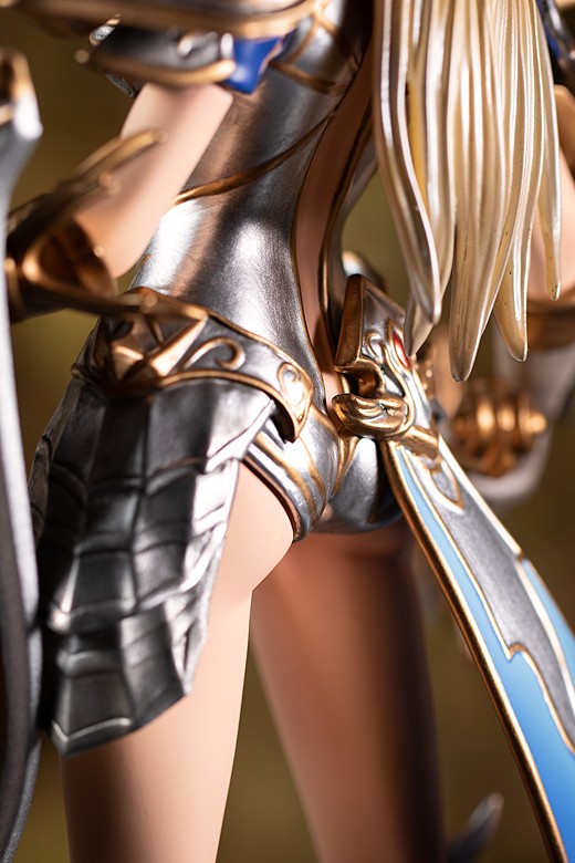 Charlize from Lineage II: Revolution