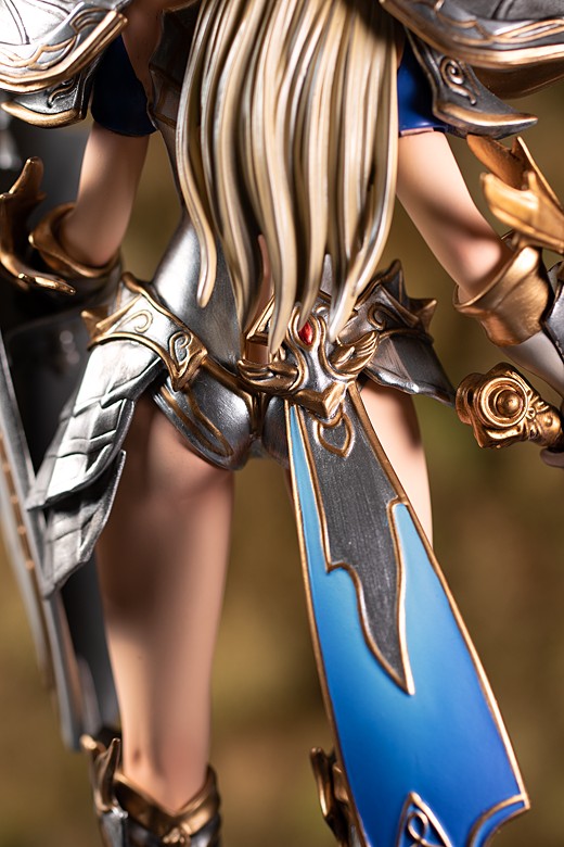 Charlize from Lineage II: Revolution