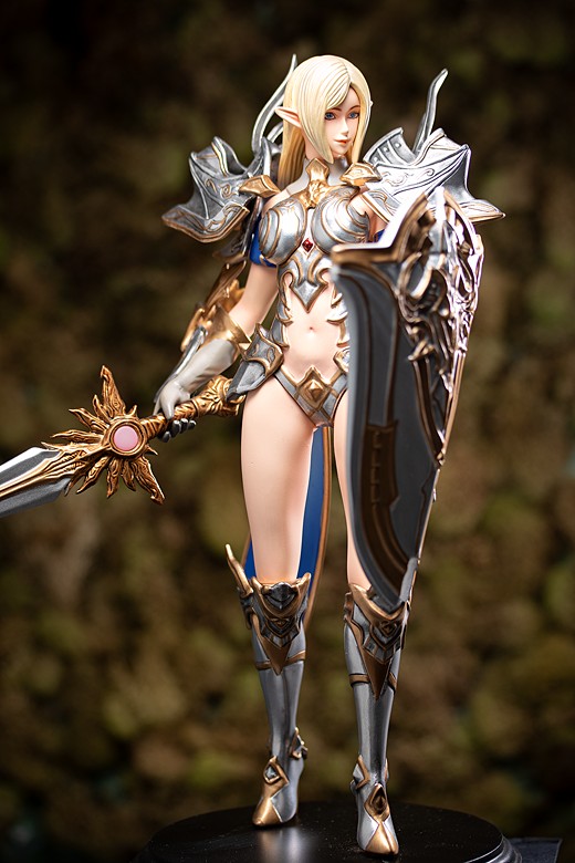 Charlize from Lineage II: Revolution