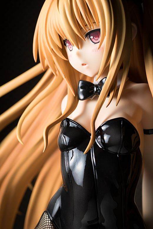 Golden Darkness figure