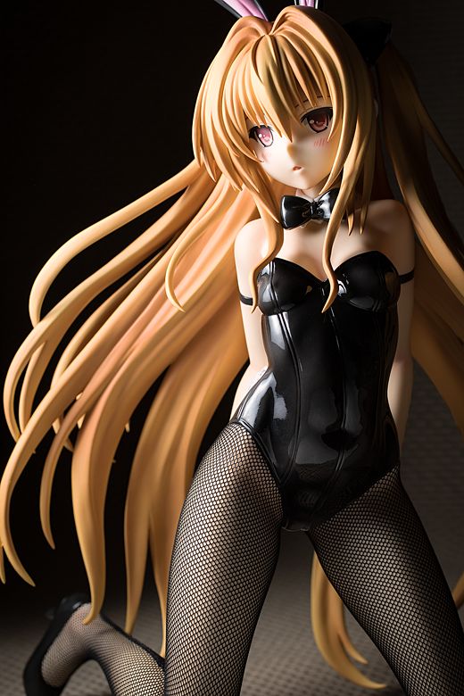 Golden Darkness figure