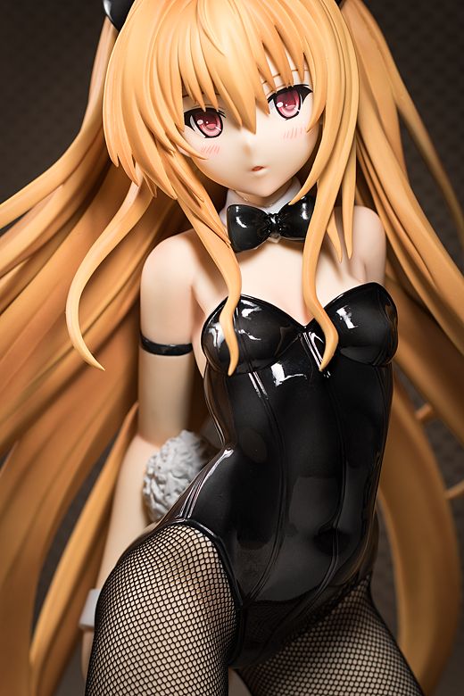 Golden Darkness figure