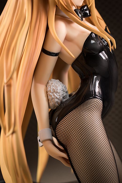 Golden Darkness figure