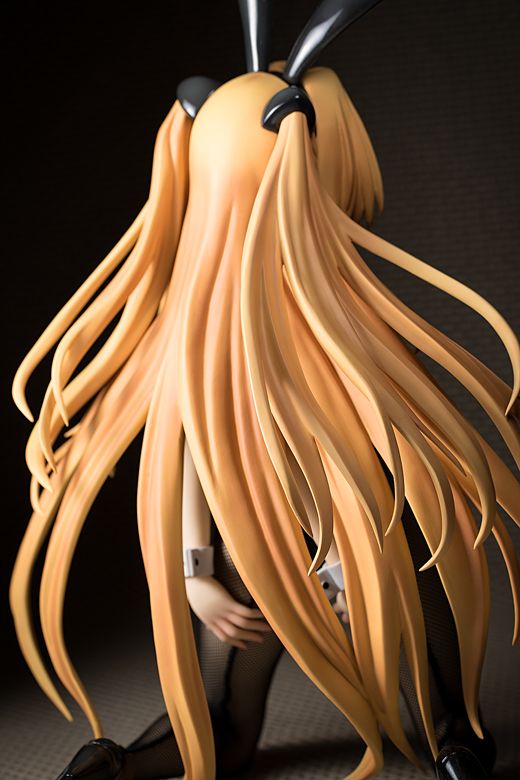 Golden Darkness figure