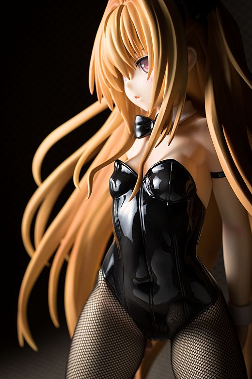 Golden Darkness figure