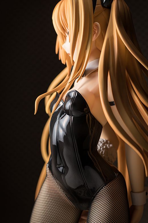 Golden Darkness figure