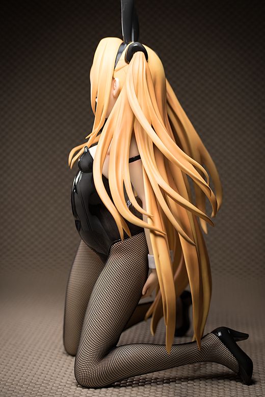 Golden Darkness figure