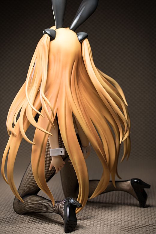 Golden Darkness figure