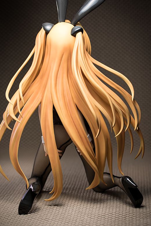 Golden Darkness figure