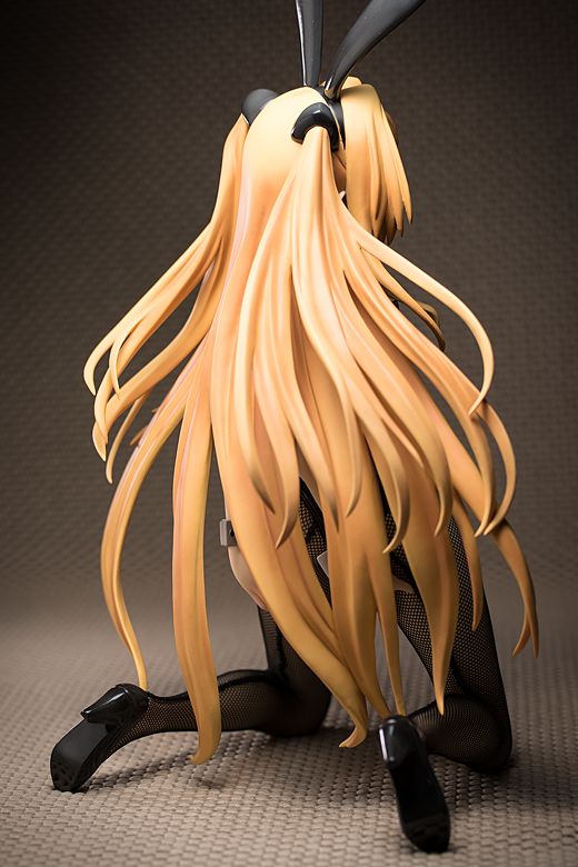 Golden Darkness figure