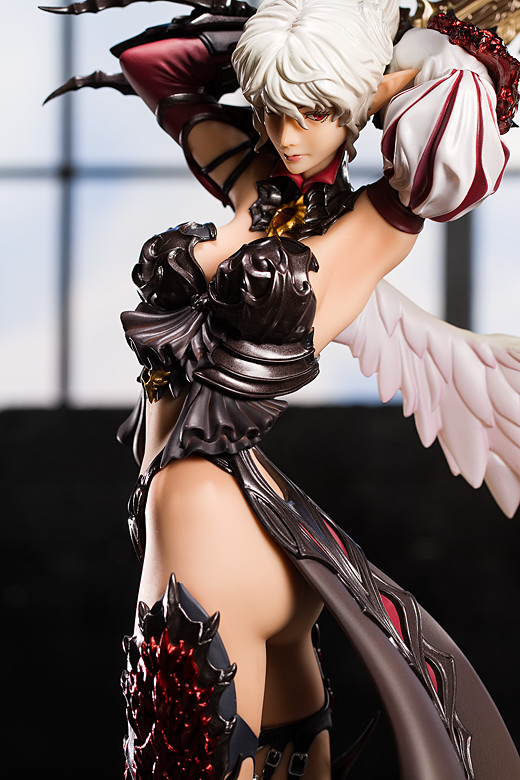 Kamael figure from Lineage II