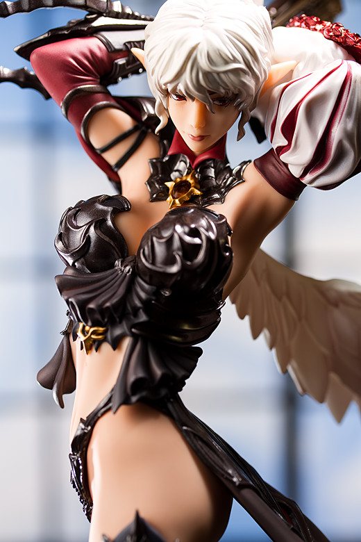 Kamael figure from Lineage II