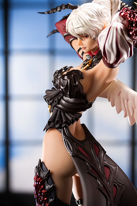 Kamael figure from Lineage II