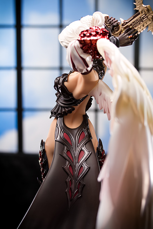 Kamael figure from Lineage II