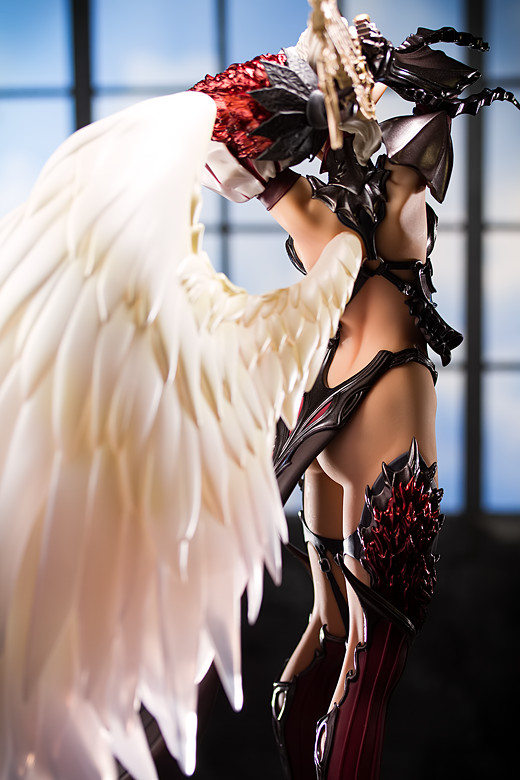 Kamael figure from Lineage II