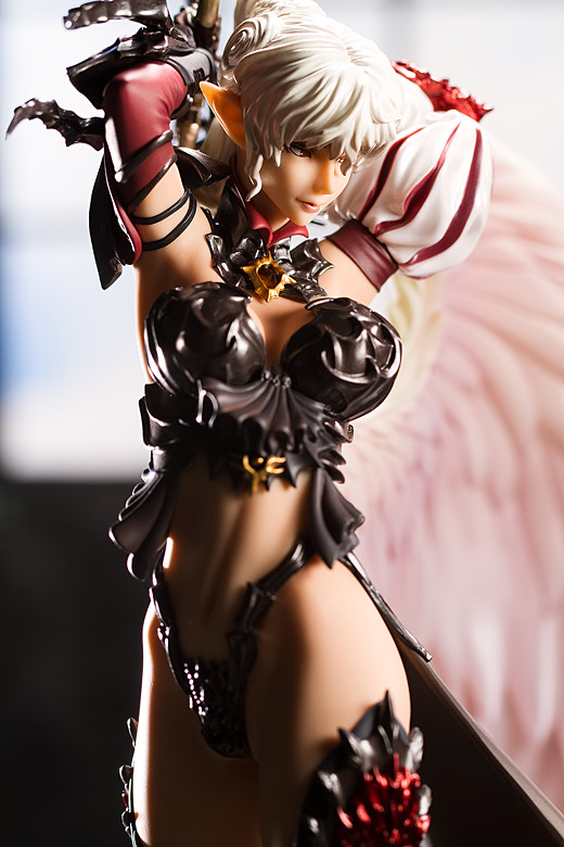 Kamael figure from Lineage II