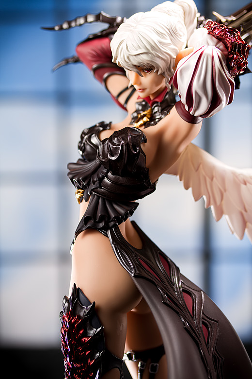 Kamael figure from Lineage II