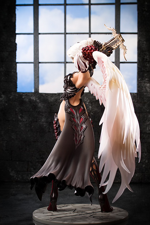 Kamael figure from Lineage II