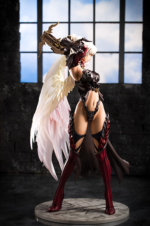 Kamael figure from Lineage II