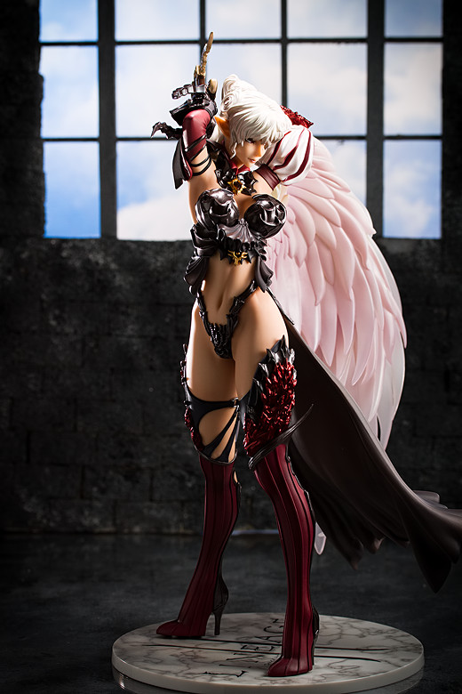 Kamael figure from Lineage II