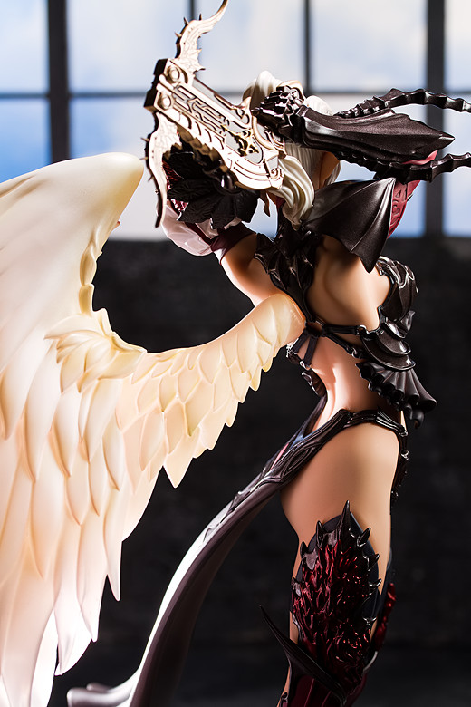 Kamael figure from Lineage II