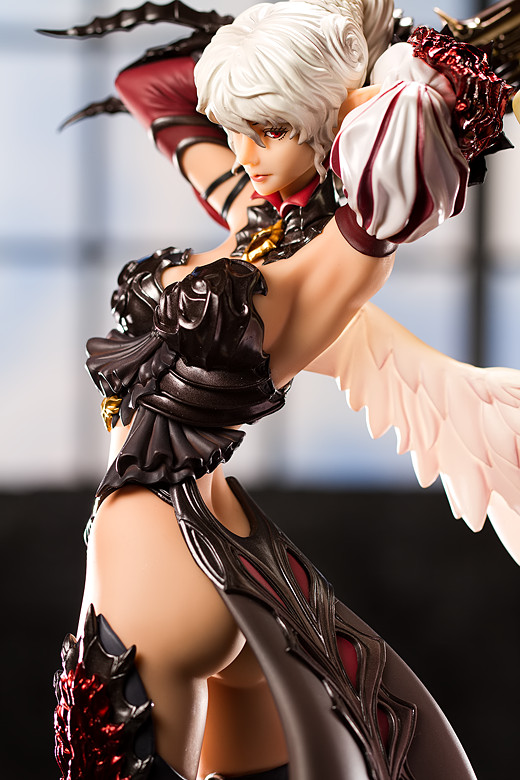 Kamael figure from Lineage II