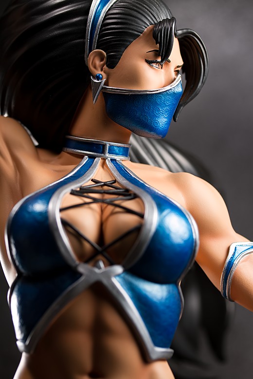 Kitana statue by Pop Culture Shock