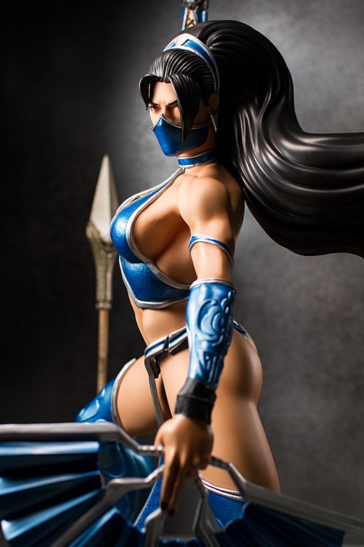 Kitana statue by Pop Culture Shock