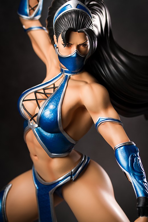 Kitana statue by Pop Culture Shock