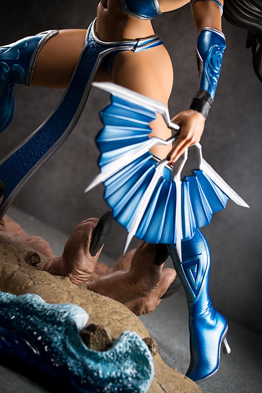 Kitana statue by Pop Culture Shock