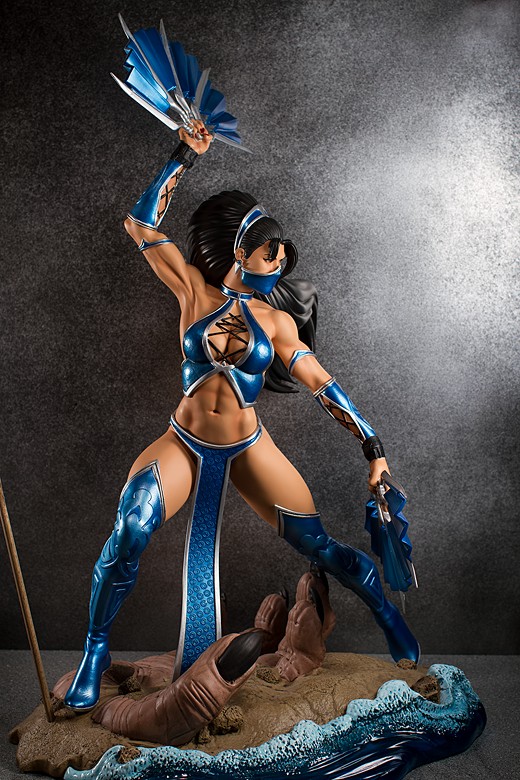 Kitana statue by Pop Culture Shock