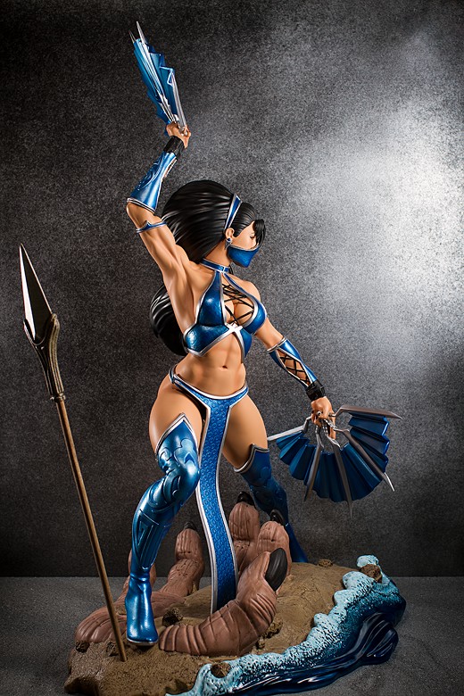 Kitana statue by Pop Culture Shock