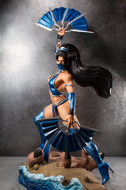 Kitana statue by Pop Culture Shock