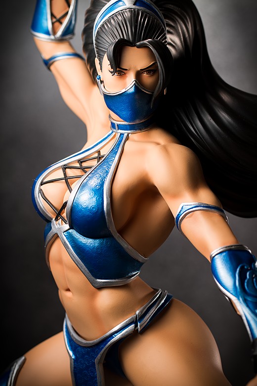 Kitana statue by Pop Culture Shock