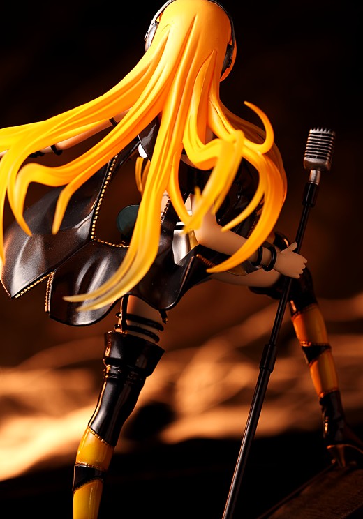 Lily from Vocaloid Figure Review