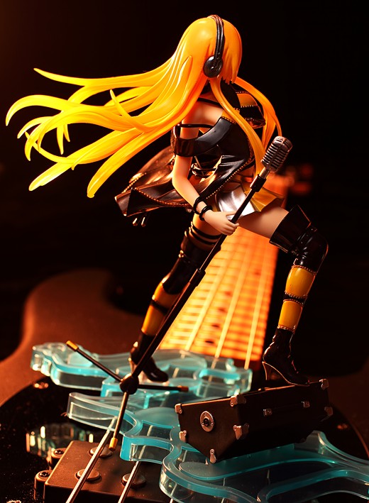 Lily from Vocaloid Figure Review