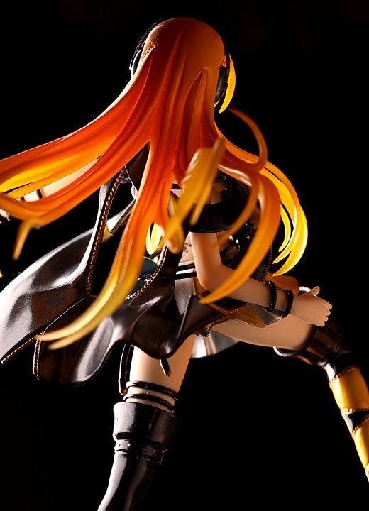 Lily from Vocaloid Figure Review