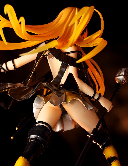 Lily from Vocaloid Figure Review