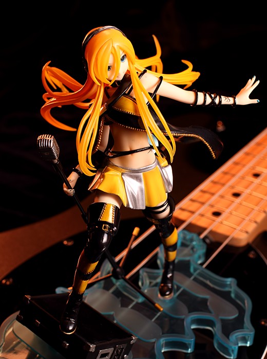 Lily from Vocaloid Figure Review