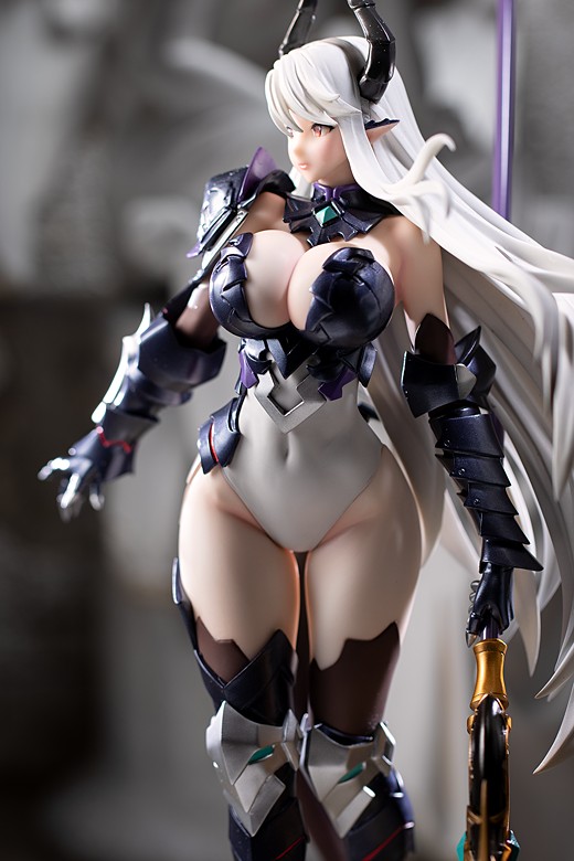 Luna figure