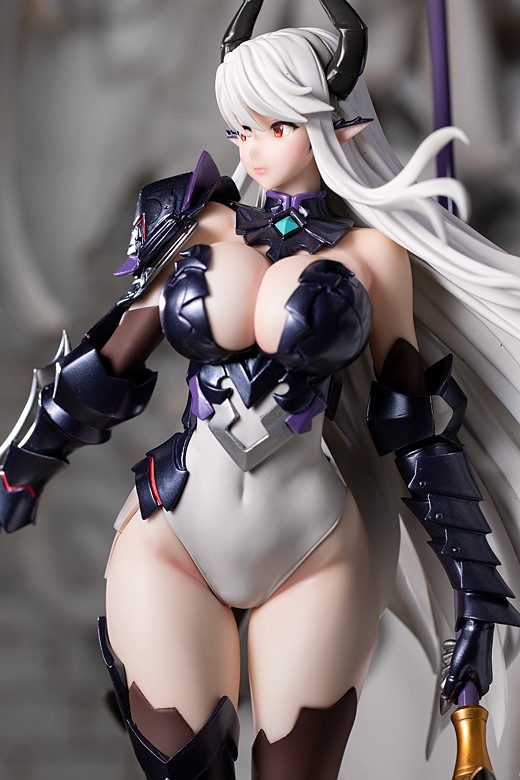 Luna figure