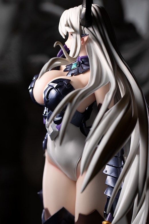 Luna figure