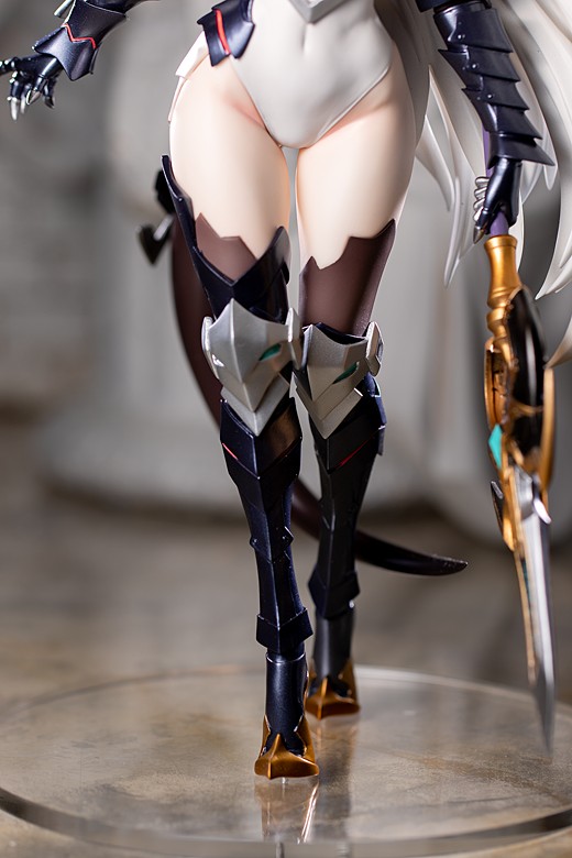 Luna figure