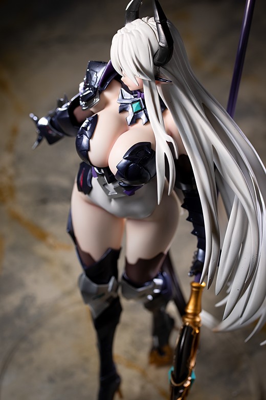 Luna figure