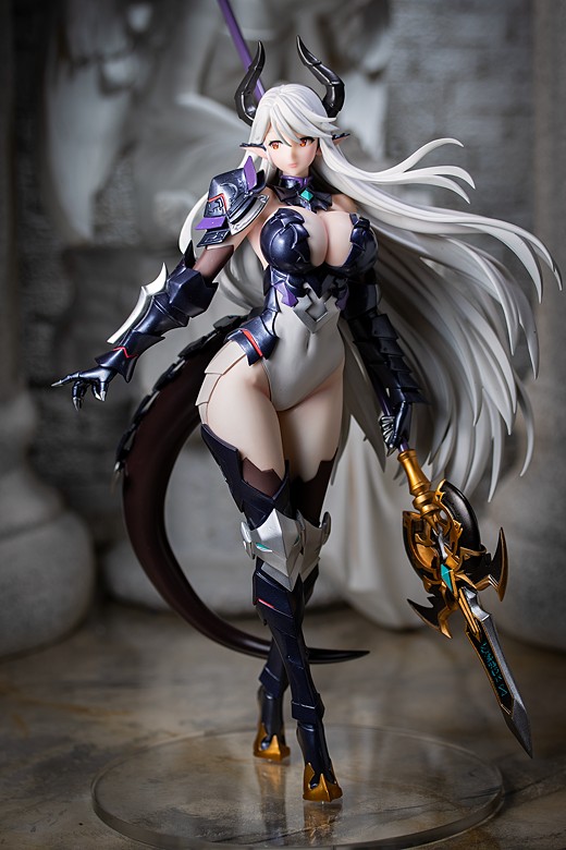 Luna figure