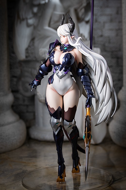 Luna figure