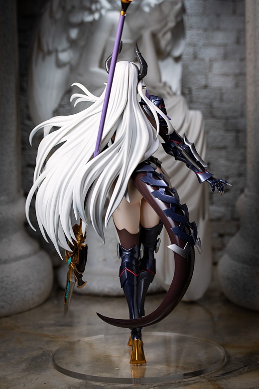 Luna figure