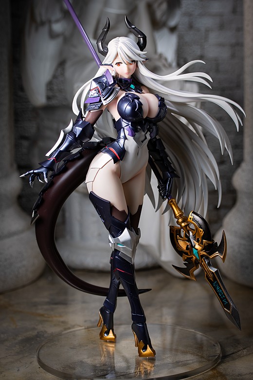 Luna figure